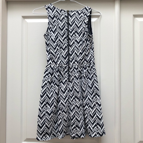 Collective concepts sleeveless chevron dress - Picture 4 of 8